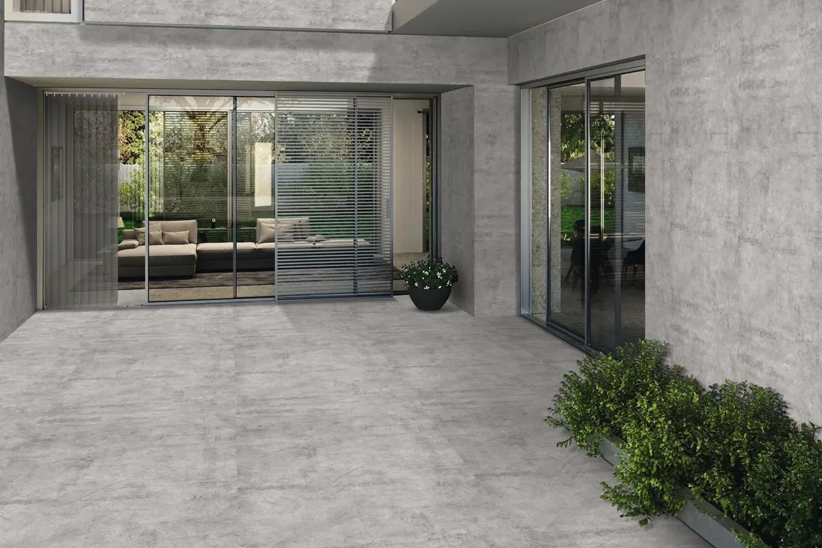 Graffiti Gris Tile